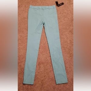 A. Byer junior mint skinny leg dressy pants size 3 new. Condition is New